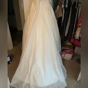 White by Vera Wang | Dresses | Nwt Never Worn Wedding Dress  display picture 3